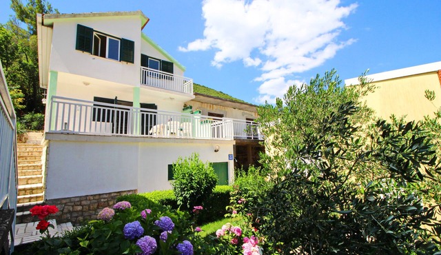 Holiday Home Gea - Three Bedroom Holiday Home with Terrace and Partial Sea View in Ston