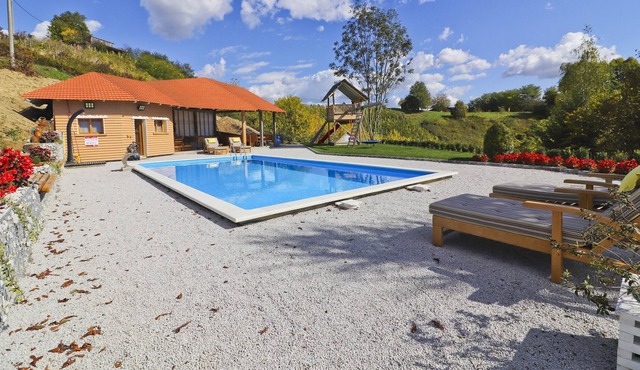 Holiday Home Grga-Three Bedroom House with Swimming Pool