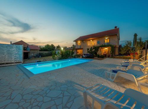 Holiday Home in Lisicic with Pool