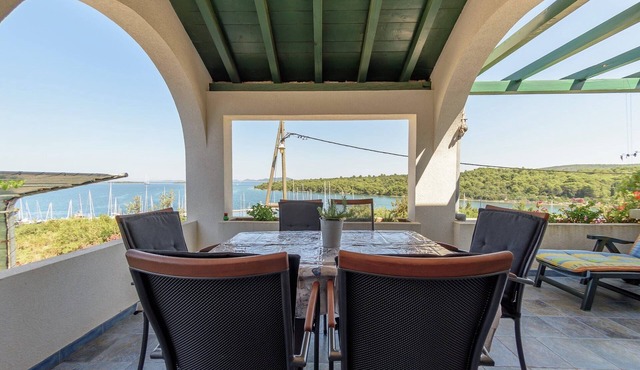 Holiday Home in Veli Rat near Saharun