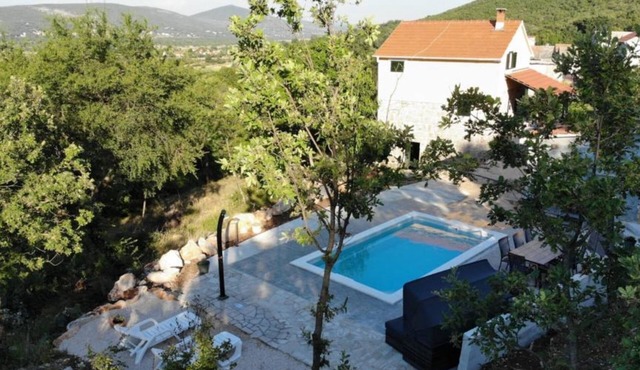 Holiday home Jadrić - Two-Bedroom Holiday Home with Pool