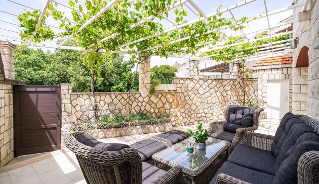 Holiday Home King - Four Bedroom House with Terrace