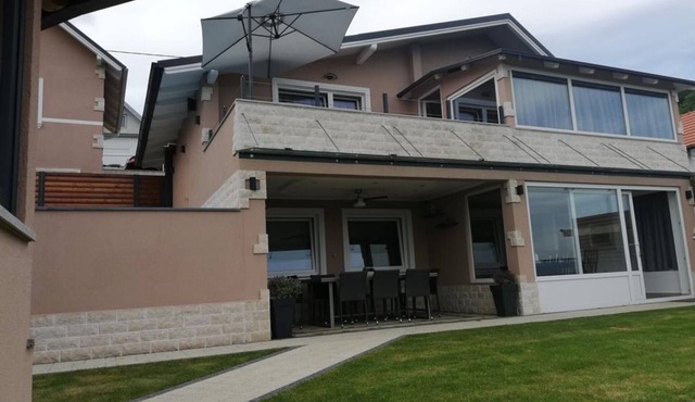 Holiday Home Luka Topličica - Four bedroom Villa with Hot Tub
