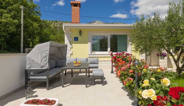 Holiday Home Maslina – Family House near Omiš, Croatia