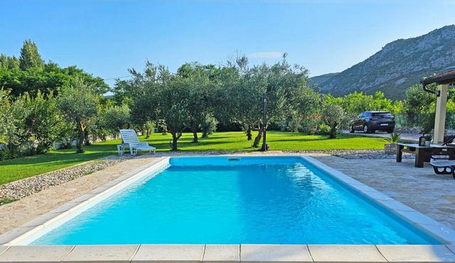 Holiday Home Natura with private pool in Mostar