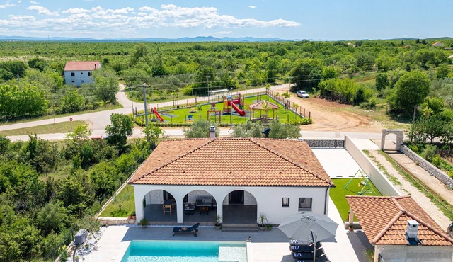 Holiday Home Olivarum with pool