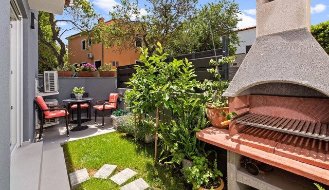 Holiday Home Sea - Beautiful Garden, Sea View in Premantura