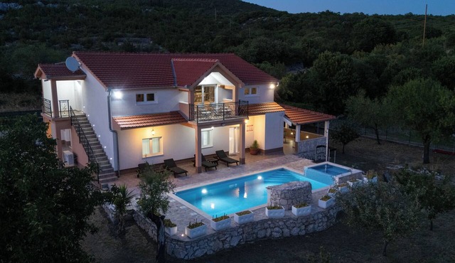 Holiday home Tesija with private heated pool and jacuzzi