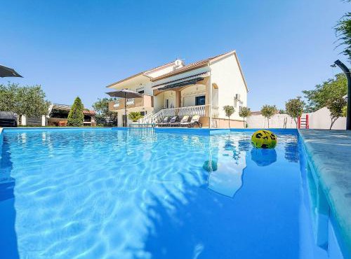Holiday Home Tina & Tino by Interhome
