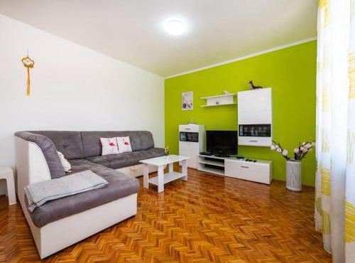 Holiday Home Villa Vesna Lux - Five Bedroom Villa with Swimming Pool