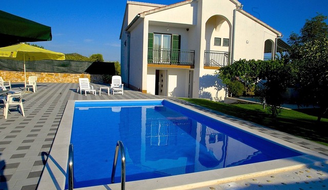 Holiday Home Vinac - Three Bedroom Holiday home with Pool in Tisno