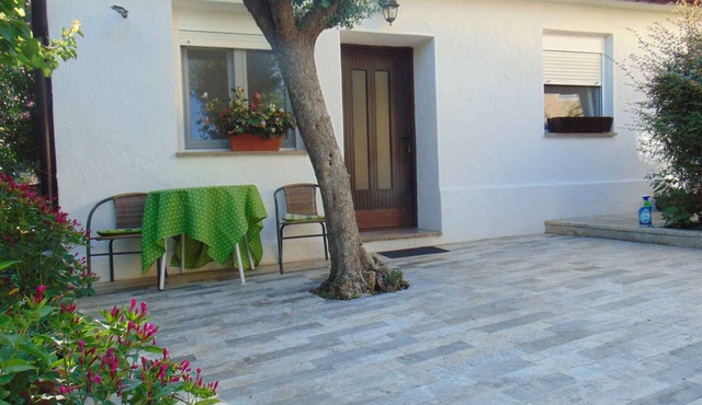 Holiday home with air conditioning and near the sea