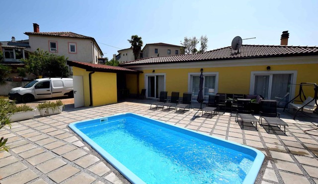 Holiday home with courtyard, air-conditioned
