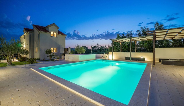 Holiday home with swimming pool
