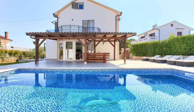 Holiday home with terrace for 2 people in Vantačići
