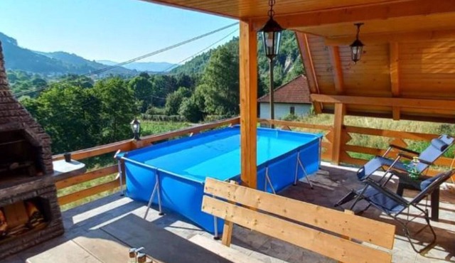 Holiday Home with Two Bedrooms in Visoko
