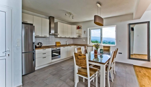 Holiday house Brapa - open swimming pool: - Hrvace, Riviera Split, Croatia