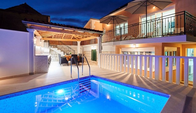 Holiday house Cavela with private pool 3 km from the beach