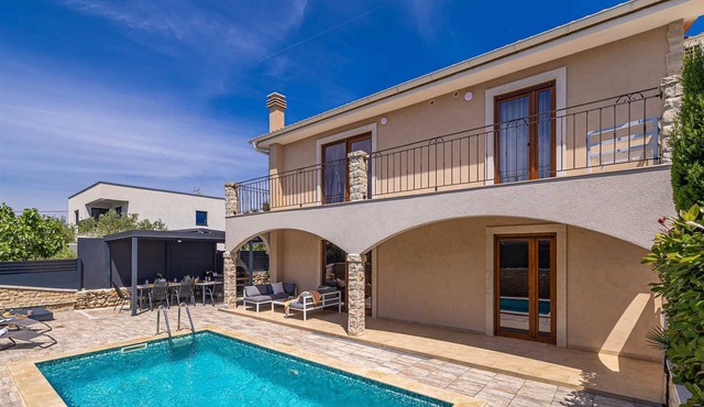 Holiday house Dijana with pool