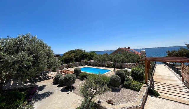 Holiday House in Dobropoljana with Private Pool