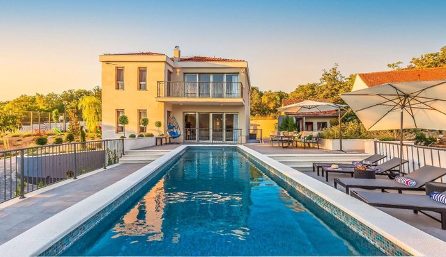 Holiday House in Dugopolje with Private Pool