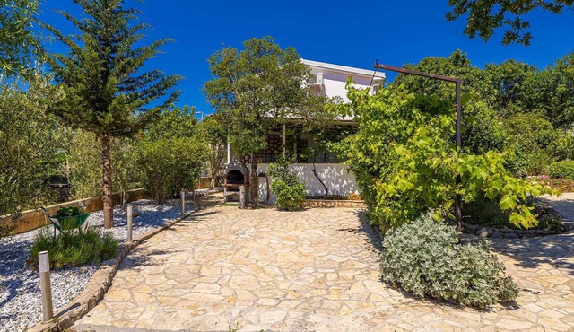 Holiday house MICHAEL with shared pool and private jacuzzi