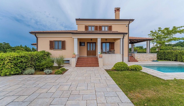 Holiday house Nicole * quiet location, fenced garden, private pool, free WiFi
