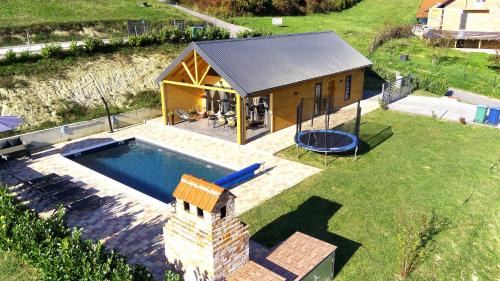 Holiday House Novus