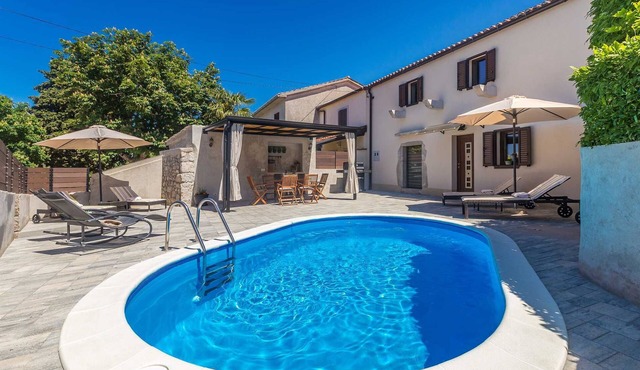 Holiday house PAVOVCI with heated pool