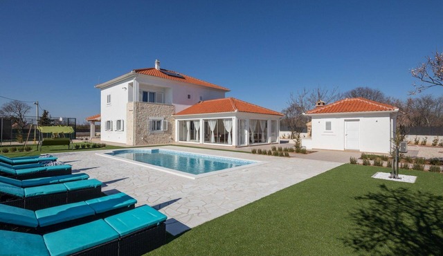 Holiday house Pirovac for 1 - 11 persons with 4 bedrooms - Holiday house