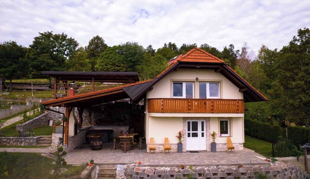 Holiday house rustically furnished in Dvor