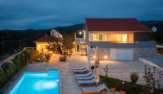 Holiday house Unesic for 1 - 8 persons with 3 bedrooms - Holiday home