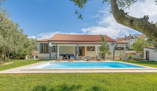 Holiday House with private pool and garden in Smoljanci, for 6- 8 persons in Smoljanci