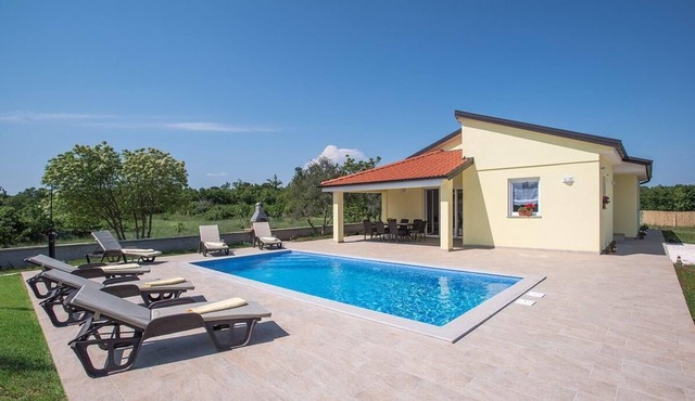 Holiday house with private pool for 6 persons approx. 105 qm in Filipana, Istria (Interior of Istria) in Marcana
