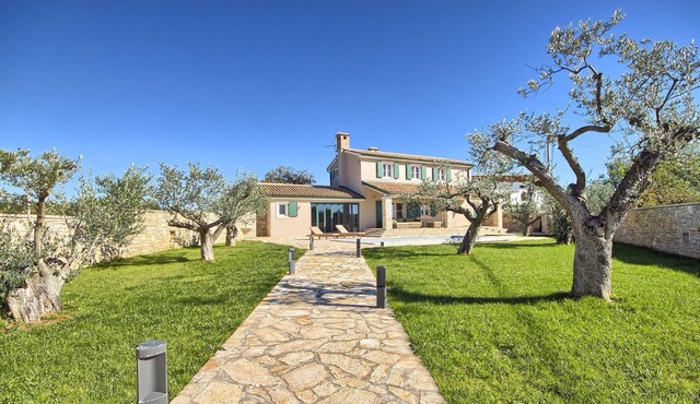 Holiday house with private pool for 8 persons approx. 170 qm in Barban, Istria (Bay of Raša) in Barban