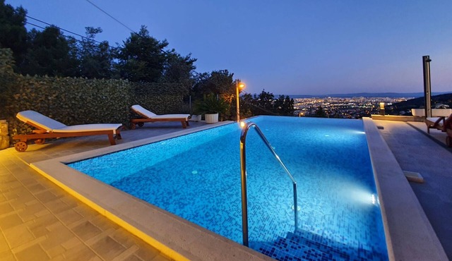Home DESPACITO - Klis, Split, private heated pool