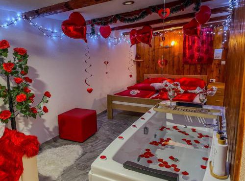 Home La Sierra with WHIRLPOOL BATH for two in Korenica