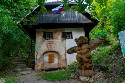 Home Puščava in Kranj