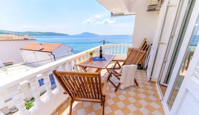Homerez - Appartement for 5 ppl. with sea view and balcony at Martinšćica
