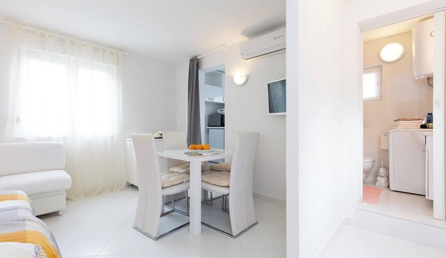 Homerez - Charming house in Skrpčići with enclosed garden
