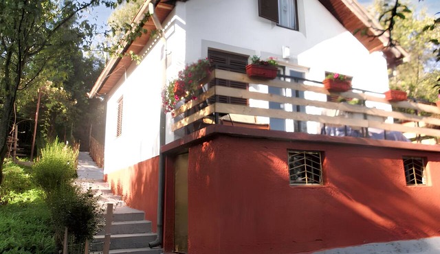Homerez - Cozy House with Garden in Jazvine in Busovača