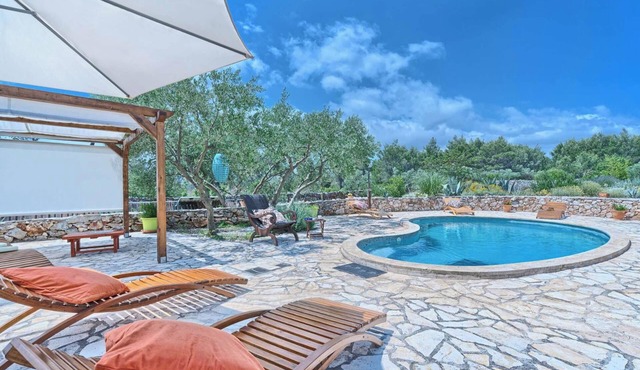 Homerez - Spacious House with Private Pool in Stari Grad in Stari Grad