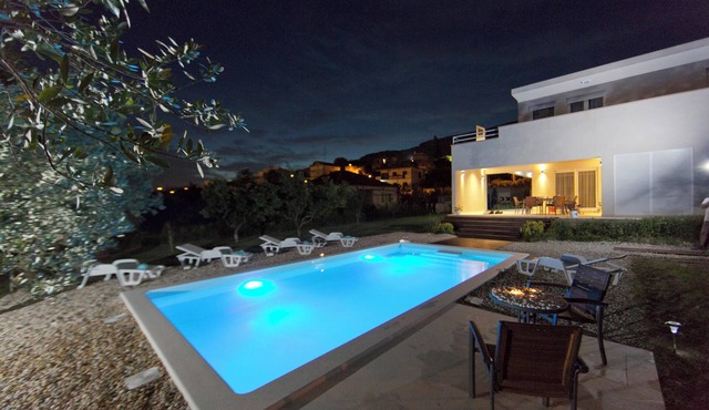 Homerez - Spacious Villa in Solin, Private Pool