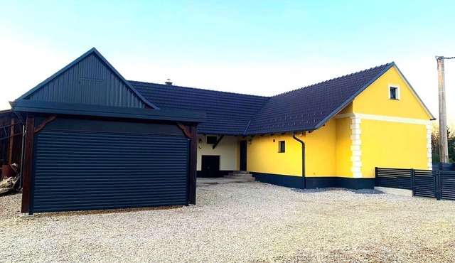 Homestead remodeled: modern relaxing retreat. Cycling, thermal spas, vineyards in Gornji lakos