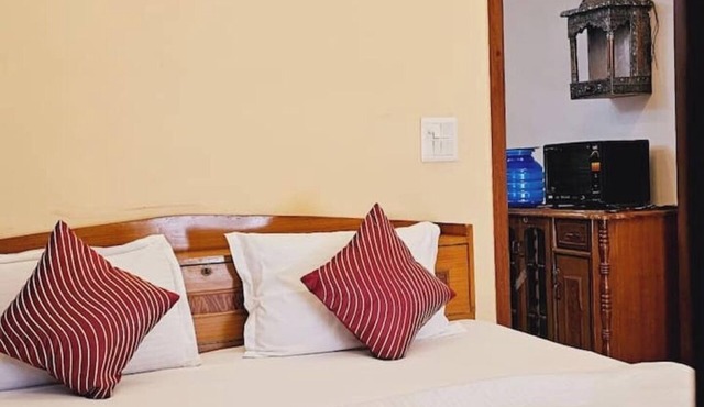 HostMyStay: Cozy 2BHK in Amar Colony Market |Family-Friendly & Centrally Located in New Delhi