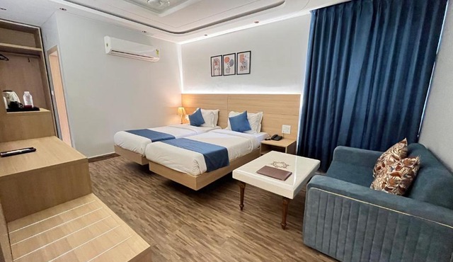 Hotel Paras in New Delhi