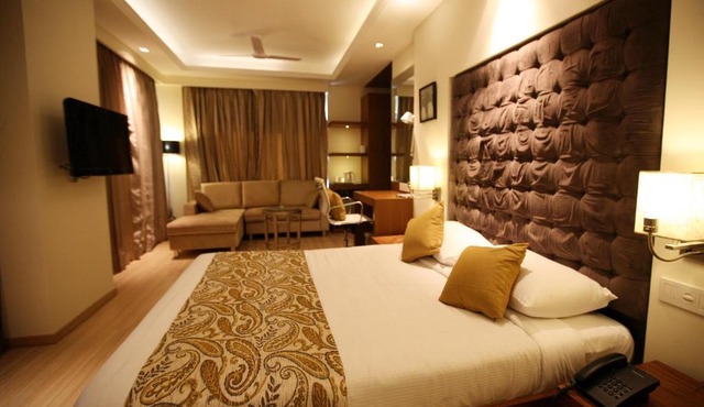Hotel Riverview in Ahmedabad