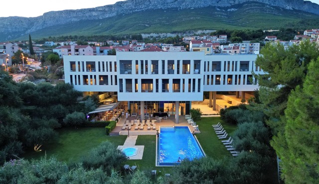 Hotel Salona Palace