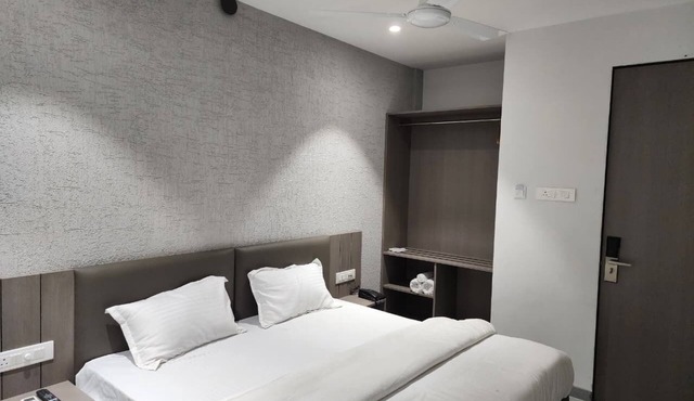 HOTEL SHREEDARSHAN in Surat