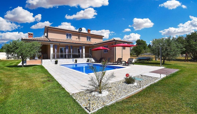 House 2105/39330 (Istria - Divšići), 12000m from the beach in Divšići